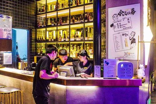 明星网红探店剧情介绍,明星打卡背后的美食风云
