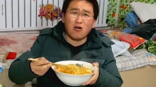 明星网红煮方便面,美味瞬间，人气爆棚！