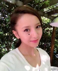 明星网红路人图图片女,揭秘明星女生日常穿搭风格