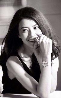 明星网红高背沙发照片女,网红高背沙发下的时尚女生日常