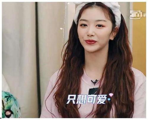 戴假发的明星网红照片,明星网红假发照片背后的时尚故事