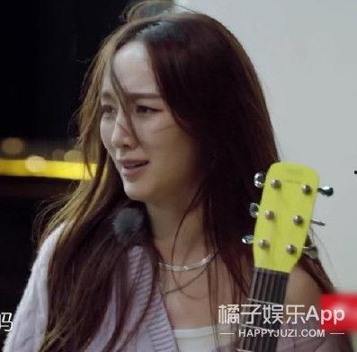 戴假发的明星网红照片,明星网红假发照片背后的时尚故事