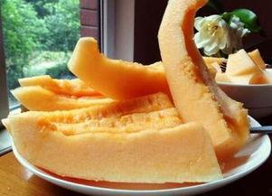 玉林今日头条哈密瓜,哈密瓜飘香，甜蜜夏日新宠来袭！