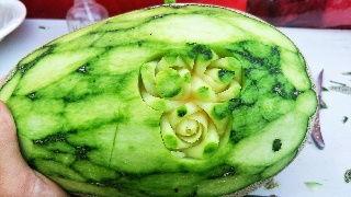 玉林今日头条哈密瓜,哈密瓜飘香，甜蜜夏日新宠来袭！