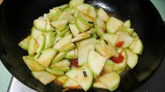 今日茄瓜最新报价,市场行情波动，价格走势分析”